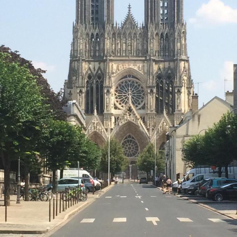 Le cosy marnais, centre ville, vue cathédrale - Apartment mit 1 Schlafzimmer - 24