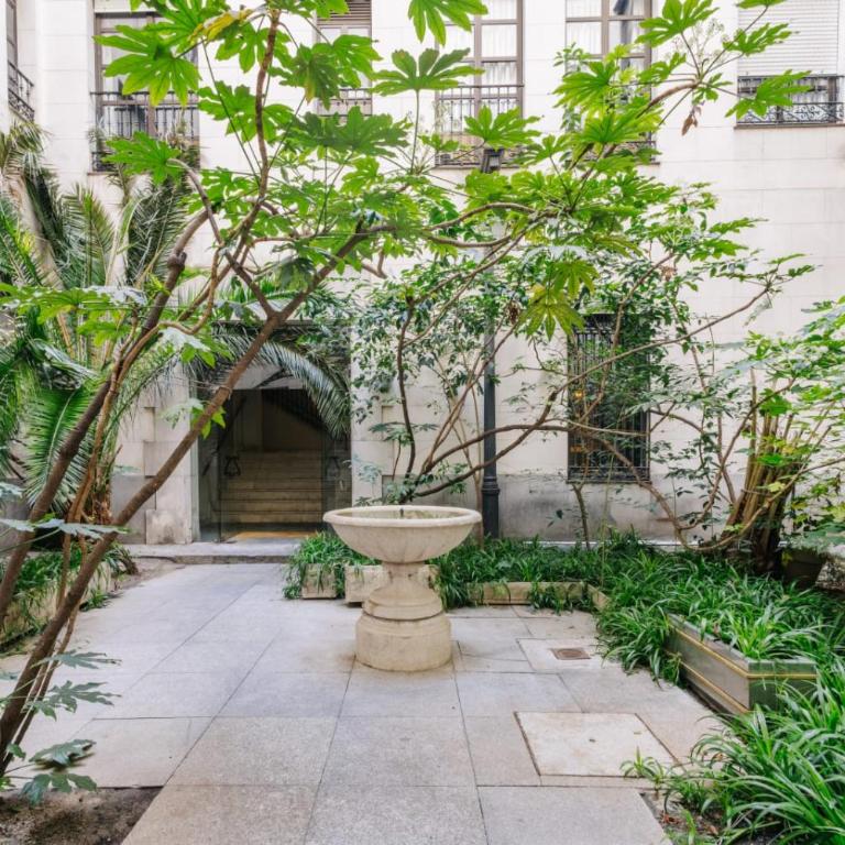 Stunning Apartment near Gran Via Metro - One-Bedroom Apartment with Gallery - 6