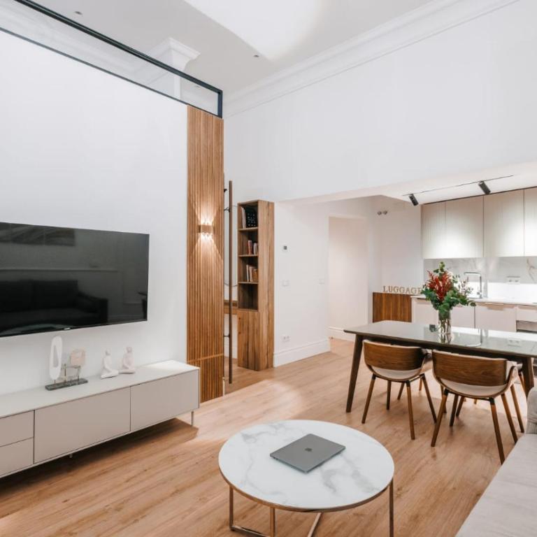 Stunning Apartment near Gran Via Metro - One-Bedroom Apartment with Gallery - 7