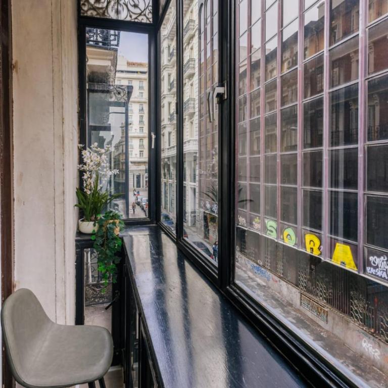 Stunning Apartment near Gran Via Metro - One-Bedroom Apartment with Gallery - 8