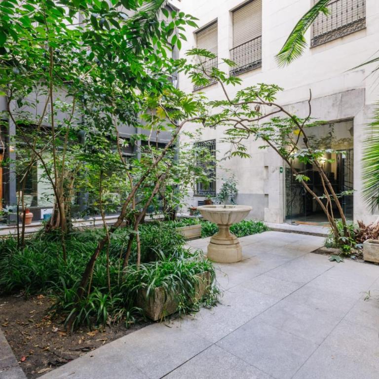 Stunning Apartment near Gran Via Metro - One-Bedroom Apartment with Gallery - 9