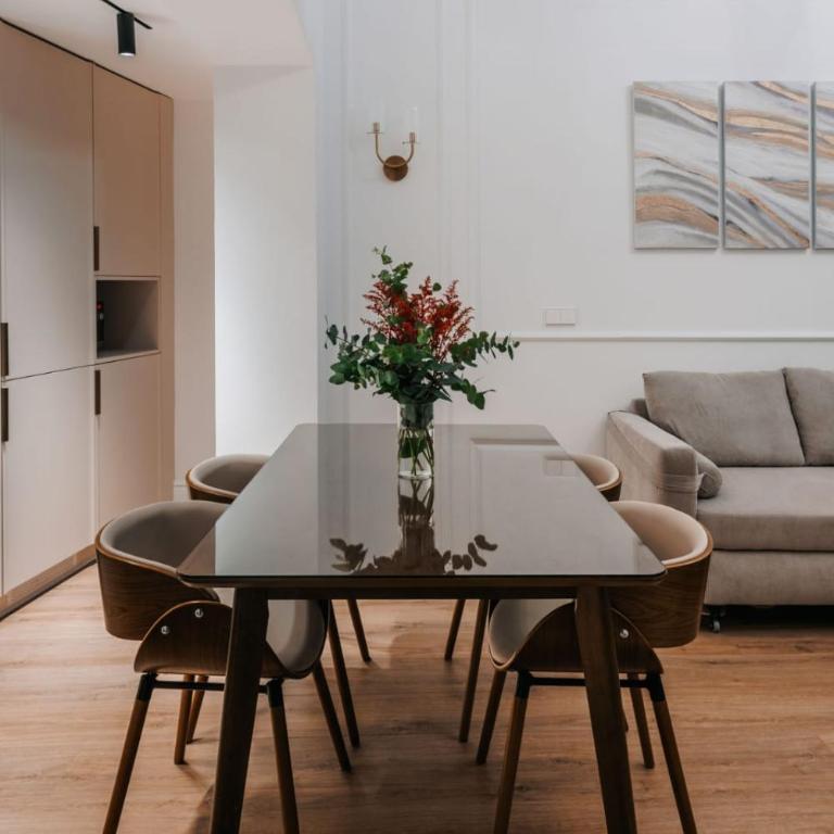 Stunning Apartment near Gran Via Metro - One-Bedroom Apartment with Gallery - 11