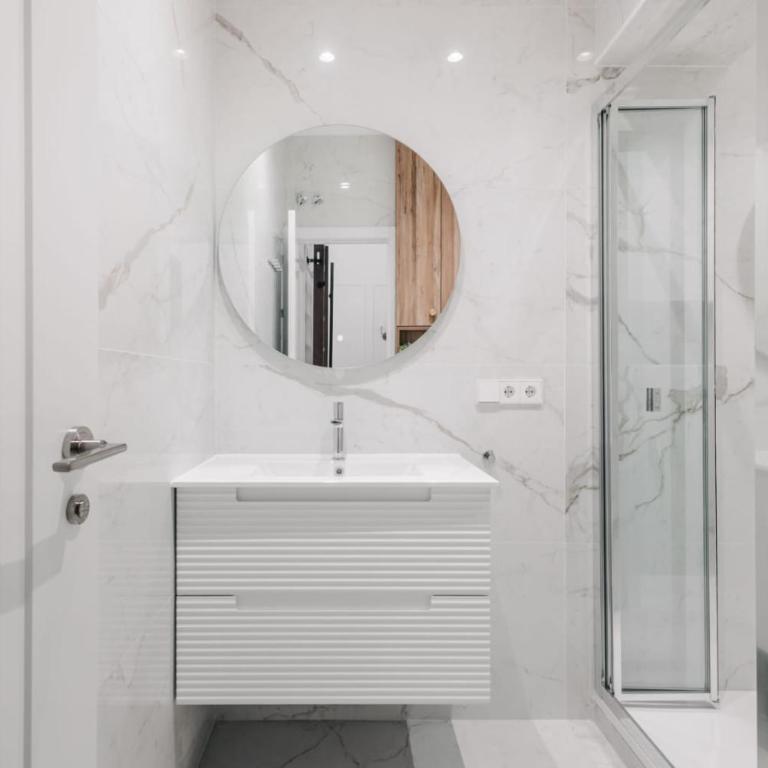 Stunning Apartment near Gran Via Metro - One-Bedroom Apartment with Gallery - 20