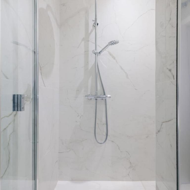 Stunning Apartment near Gran Via Metro - One-Bedroom Apartment with Gallery - 21