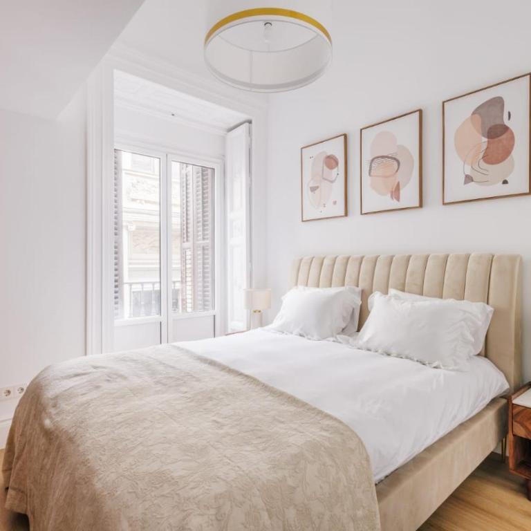 Stunning Apartment near Gran Via Metro - One-Bedroom Apartment with Gallery - 12