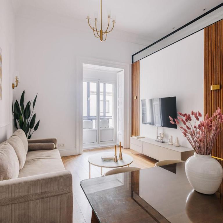 Stunning Apartment near Gran Via Metro - One-Bedroom Apartment with Gallery - 27