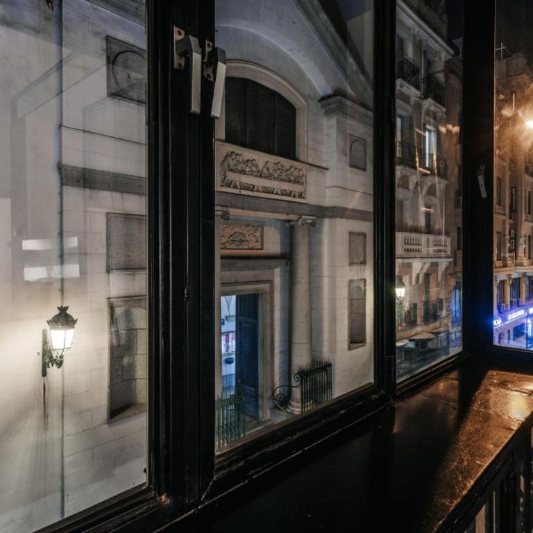 Stunning Apartment near Gran Via Metro - One-Bedroom Apartment with Gallery - 37