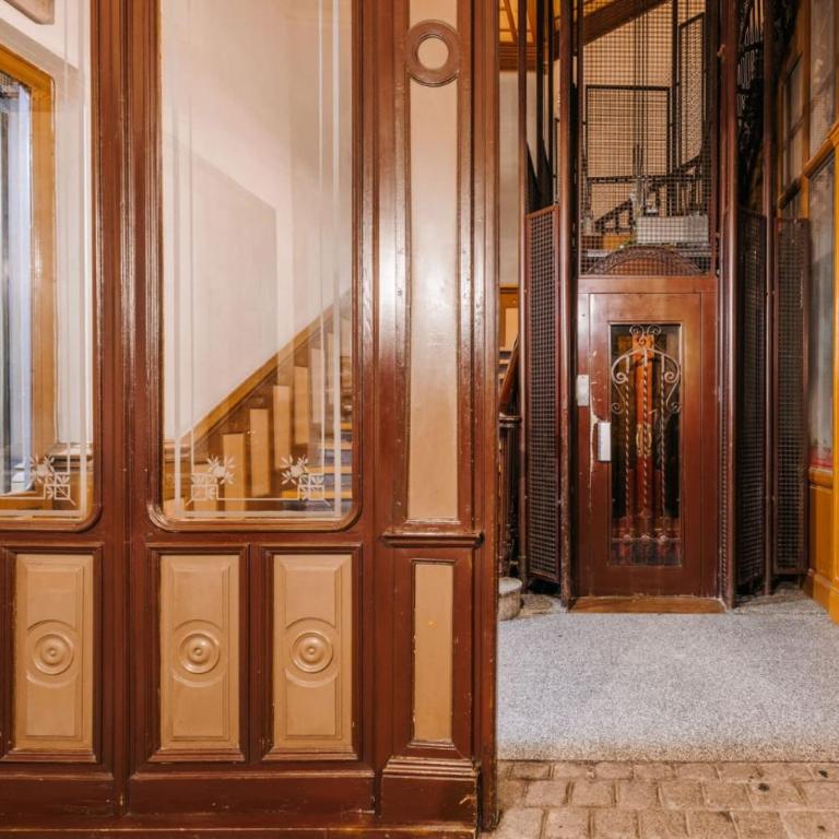 Stunning Apartment near Gran Via Metro - One-Bedroom Apartment with Gallery - 39