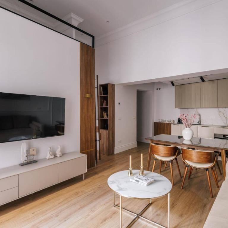 Stunning Apartment near Gran Via Metro - One-Bedroom Apartment with Gallery - 44