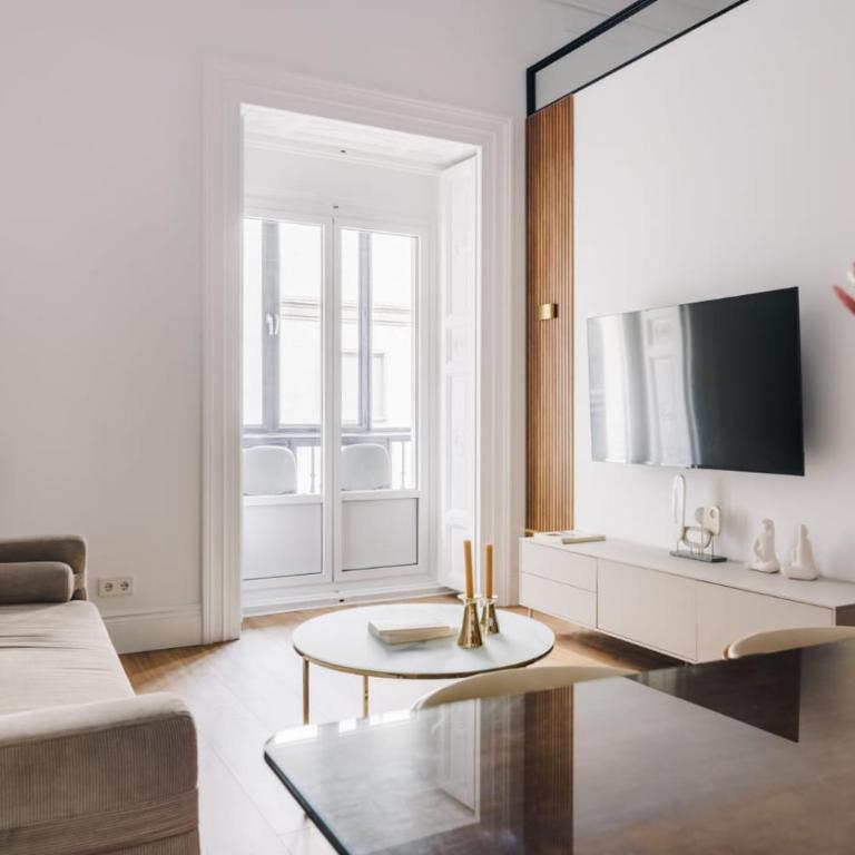 Stunning Apartment near Gran Via Metro - One-Bedroom Apartment with Gallery - 46