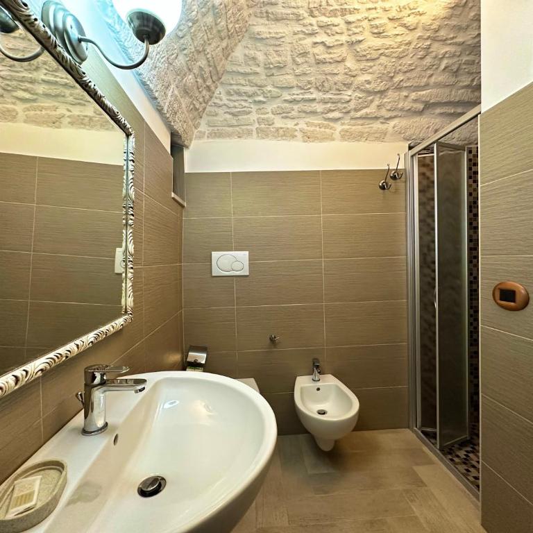 Savito Guest House - Camera Tripla con Bagno Privato - 6