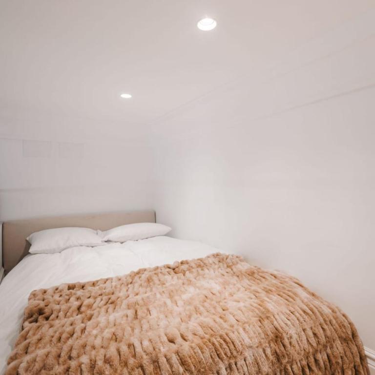 Stunning Apartment near Gran Via Metro - One-Bedroom Apartment with Gallery - 50