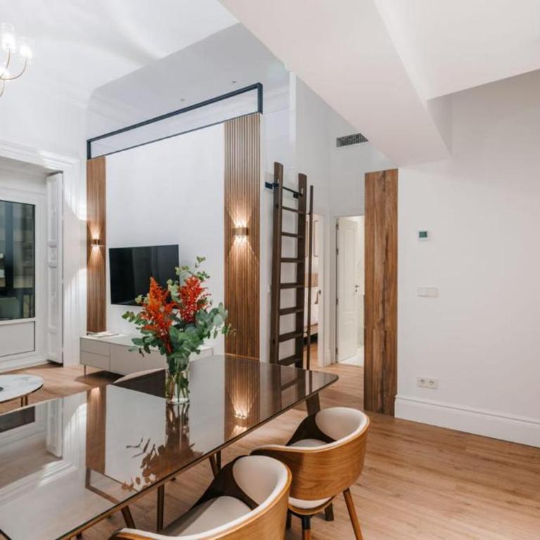 Stunning Apartment near Gran Via Metro - One-Bedroom Apartment with Gallery - 53