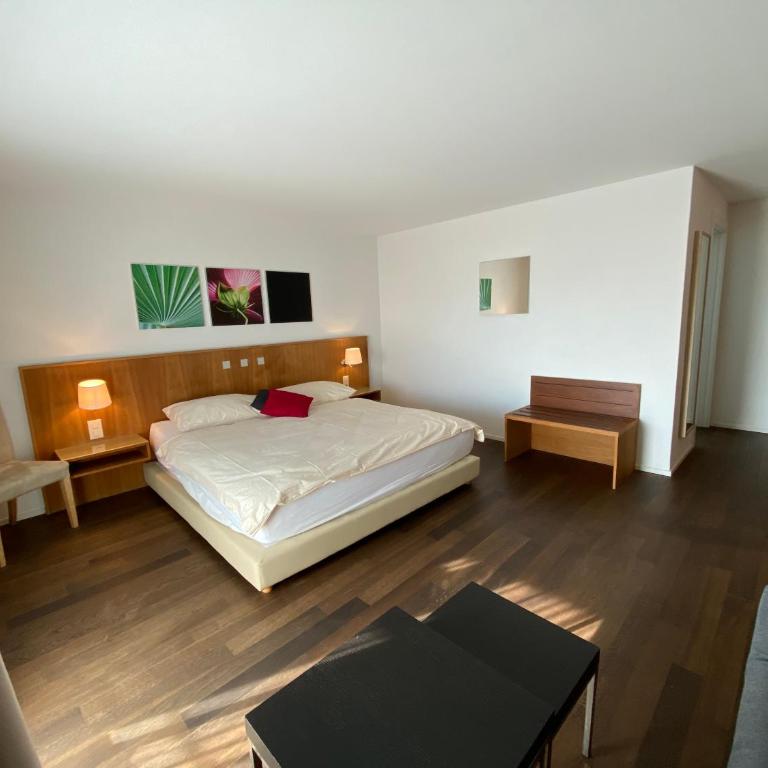 Businesshotel Lux - Doppelzimmer mit Balkon - 1