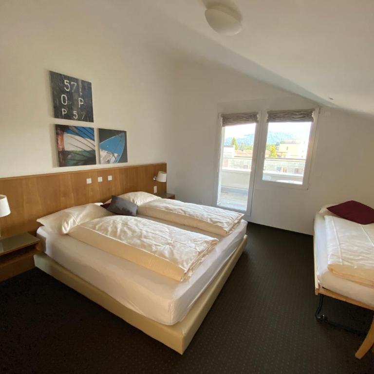 Businesshotel Lux - Doppelzimmer mit Balkon - 8
