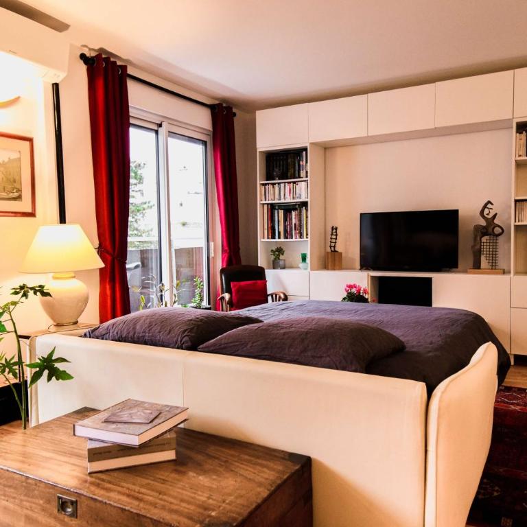 Paris-Daumesnil - Grand 2 pièces de charme sur jardin - 61m2, pour 4p - Large 4 star charming 1 BR apt for 4 with AC - Classement Officiel 4 étoiles - Appartement - Vue sur Jardin - 8