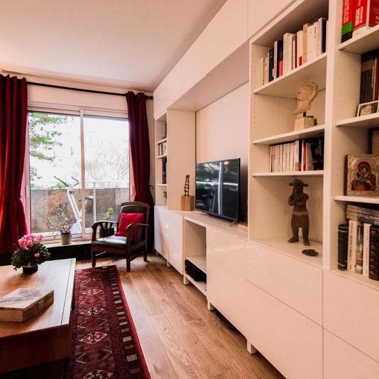 Paris-Daumesnil - Grand 2 pièces de charme sur jardin - 61m2, pour 4p - Large 4 star charming 1 BR apt for 4 with AC - Classement Officiel 4 étoiles - Appartement - Vue sur Jardin - 14