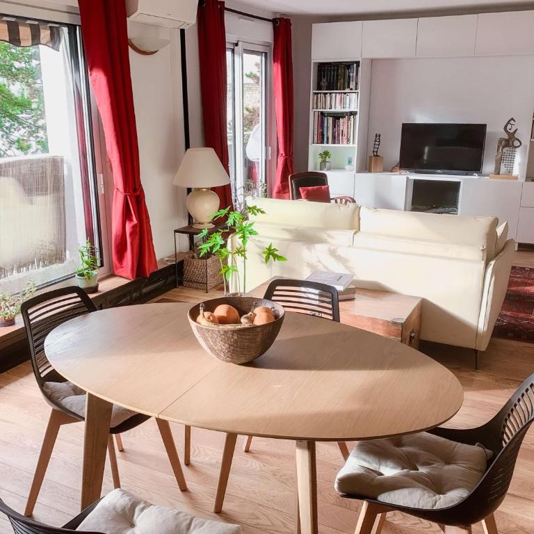 Paris-Daumesnil - Grand 2 pièces de charme sur jardin - 61m2, pour 4p - Large 4 star charming 1 BR apt for 4 with AC - Classement Officiel 4 étoiles - Appartement - Vue sur Jardin - 19