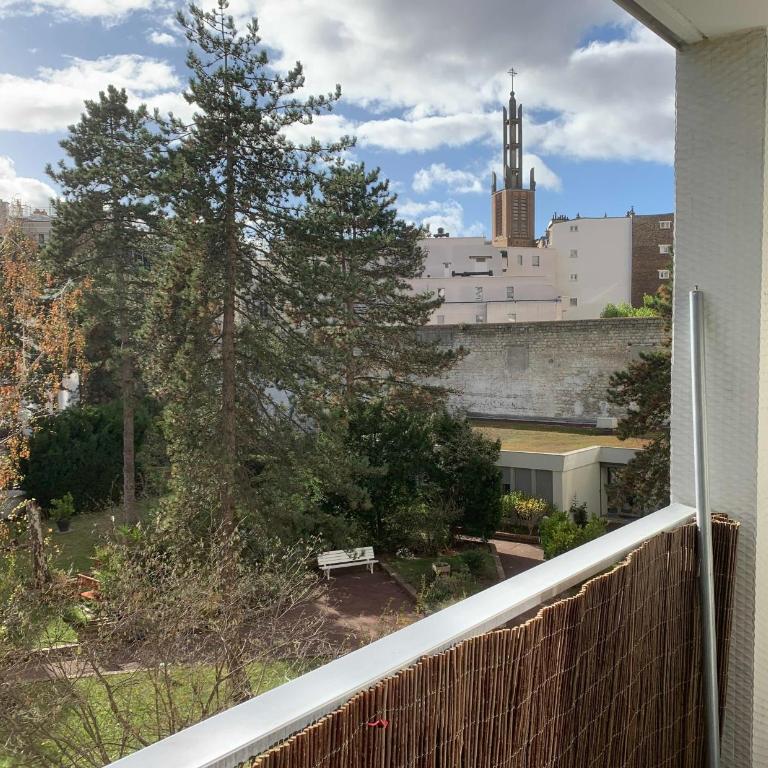 Paris-Daumesnil - Grand 2 pièces de charme sur jardin - 61m2, pour 4p - Large 4 star charming 1 BR apt for 4 with AC - Classement Officiel 4 étoiles - Appartement - Vue sur Jardin - 17