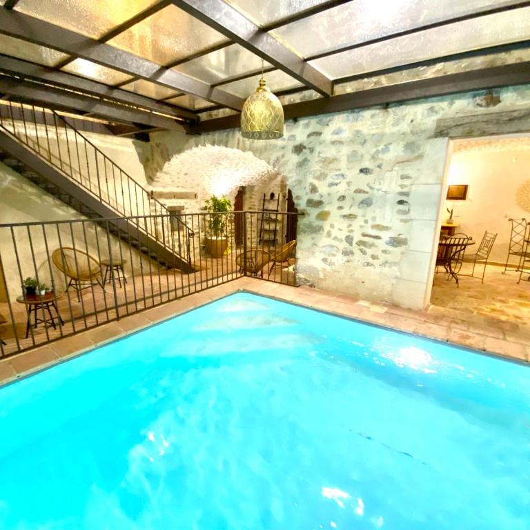Gîte de groupe 19p-9ch OU 3 gîtes indépendants 6p-3ch - PATIO et PISCINE INTERIEURE CHAUFFEE TOUTE L'ANNEE - Maison 3 Chambres - 36