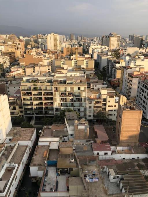 Chic Miraflores AC HEATER 16th floor - One-Bedroom Apartment - 27