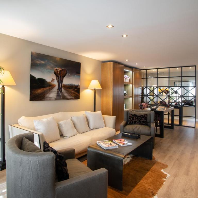 Vivienda de Lujo junto al Mar - Three-Bedroom Apartment - 24