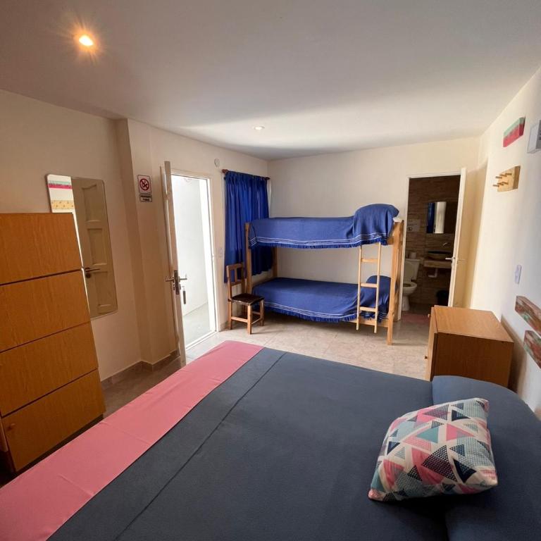 Hostel Hola Ola - Quadruple Room with Private Bathroom - 2