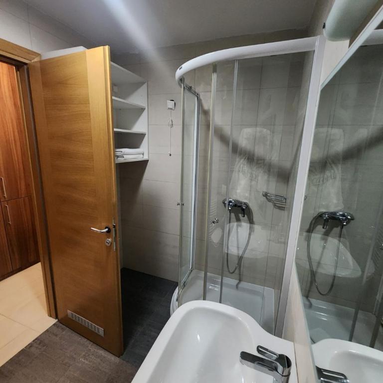RT apartmani u sklopu hotela Vučko- Jahorina - Comfort Triple Room - 9
