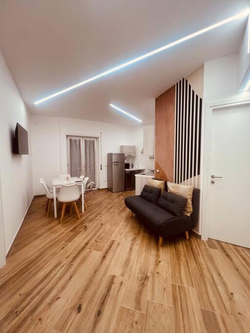 15 Min. Colosseo 1 - Casa di Giò - Two-Bedroom Apartment - 1