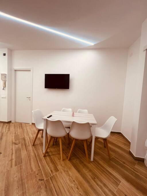 15 Min. Colosseo 1 - Casa di Giò - Two-Bedroom Apartment - 5