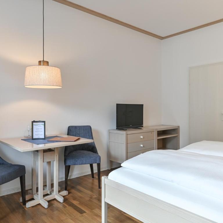 Gästehaus Sankt Ulrich - Doppelzimmer mit Balkon - 4