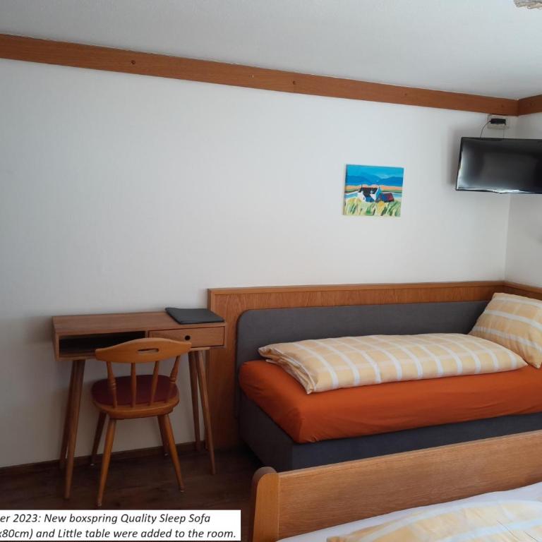 Pension zu Hause - Doppelzimmer mit Zustellbett - 2