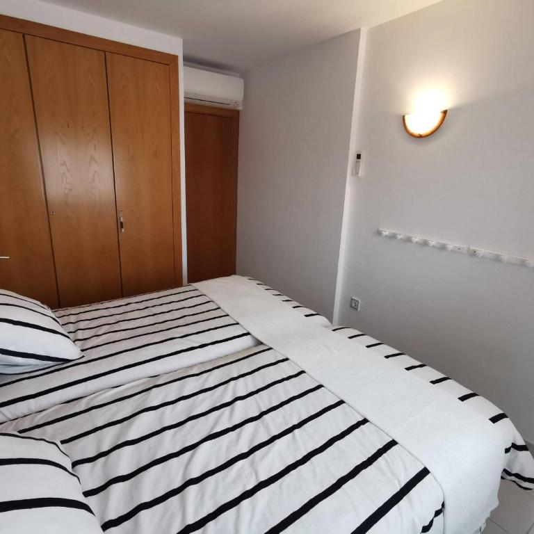 Apartamento a 250m de la playa con terraza, aire acondicionado y WIFI - ES-89-95 - Apartamento - 9