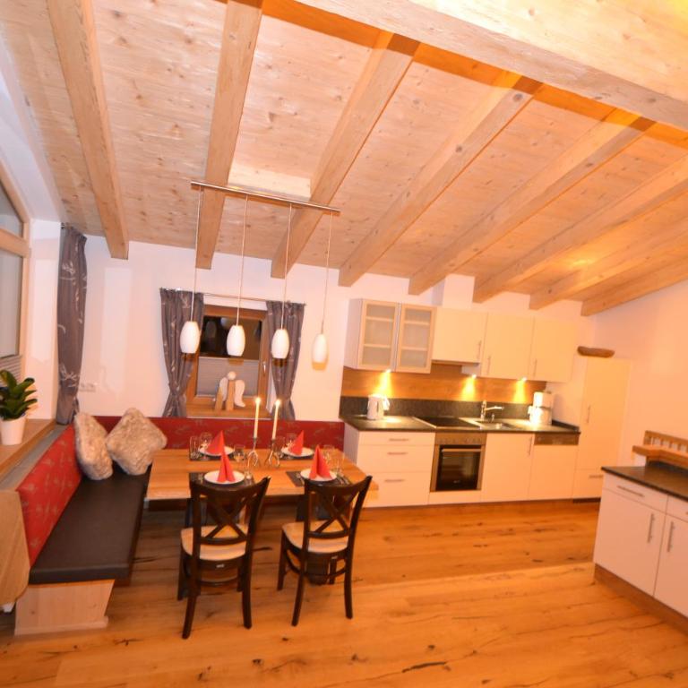 Chalets & Apartments Wachterhof - Deluxe Chalet mit Whirlpool und Sauna - 3