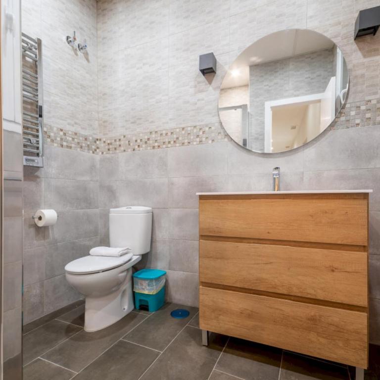 Modern Refurbished-2Bedrooms 1.5Bathrs-Justicia - Two-Bedroom Apartment - 13
