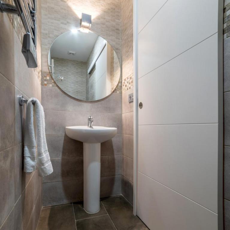 Modern Refurbished-2Bedrooms 1.5Bathrs-Justicia - Two-Bedroom Apartment - 15