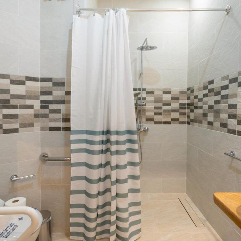 Accessible and renovated- 1Bedroom 1Bath- Justice - Studio Apartment - 10