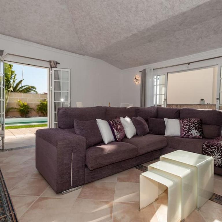 Villa Vanesa luxury private villa with a heated pool, 4 bedrooms and 4 bathrooms - Villa - 46