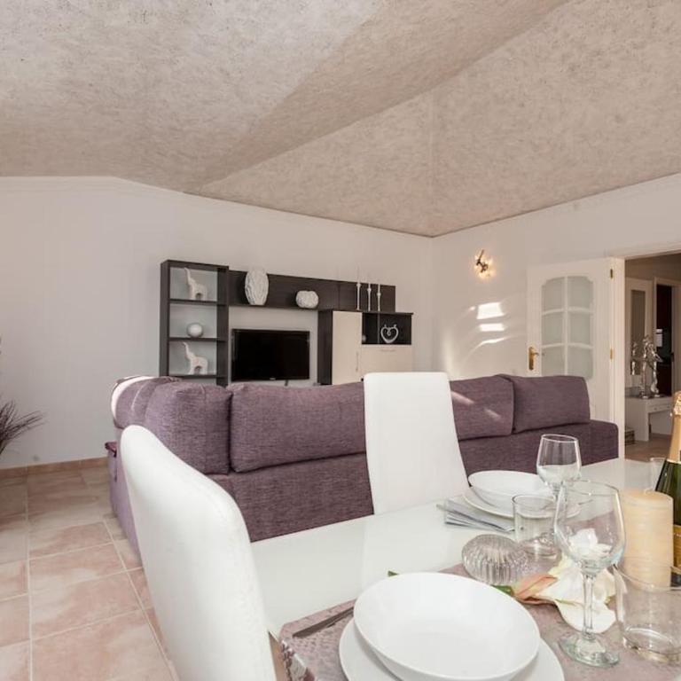 Villa Vanesa luxury private villa with a heated pool, 4 bedrooms and 4 bathrooms - Villa - 44