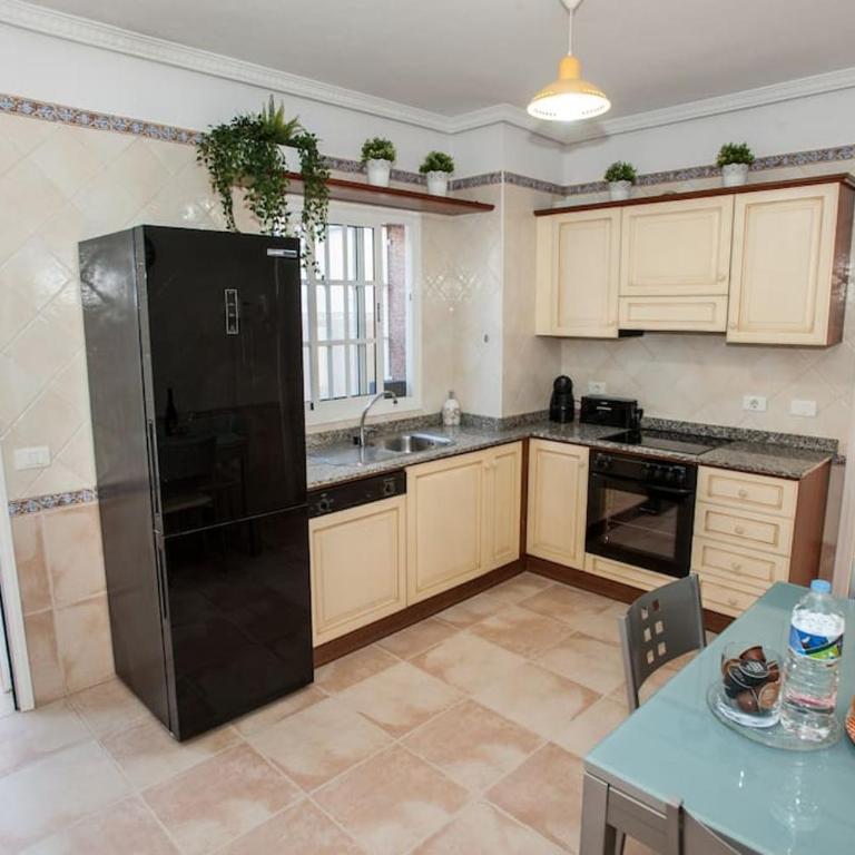 Villa Vanesa luxury private villa with a heated pool, 4 bedrooms and 4 bathrooms - Villa - 36