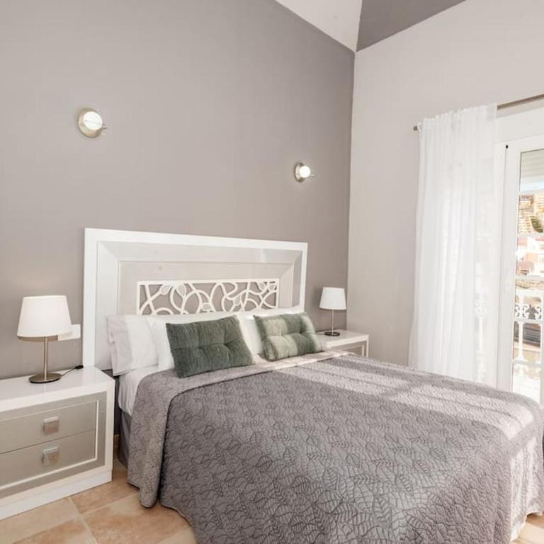 Villa Vanesa luxury private villa with a heated pool, 4 bedrooms and 4 bathrooms - Villa - 28