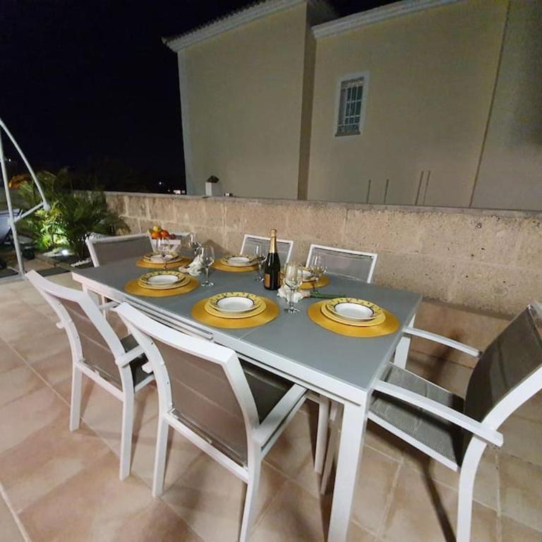 Villa Vanesa luxury private villa with a heated pool, 4 bedrooms and 4 bathrooms - Villa - 11