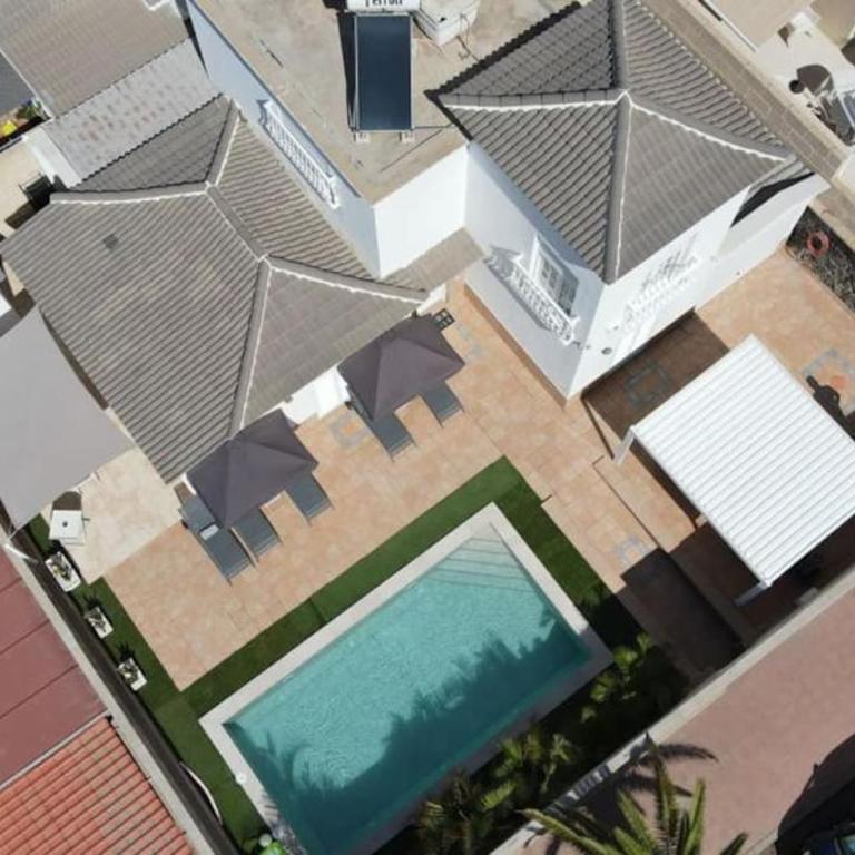Villa Vanesa luxury private villa with a heated pool, 4 bedrooms and 4 bathrooms - Villa - 3