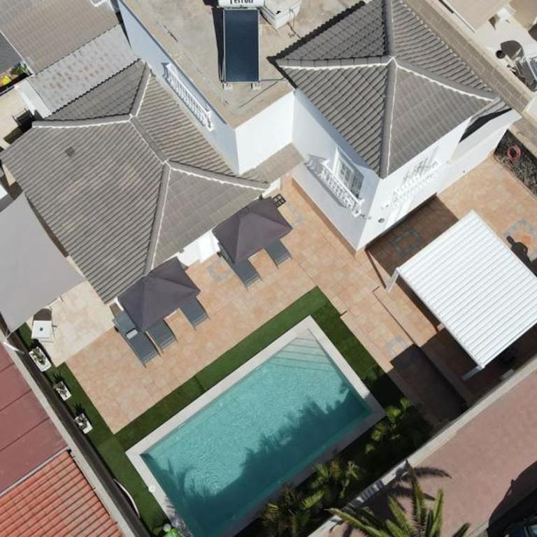 Villa Vanesa luxury private villa with a heated pool, 4 bedrooms and 4 bathrooms - Villa - 54
