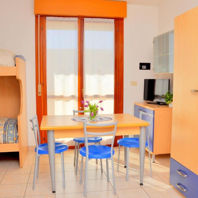Enjoy sun, sand, and shopping in our studio - Studio - 5