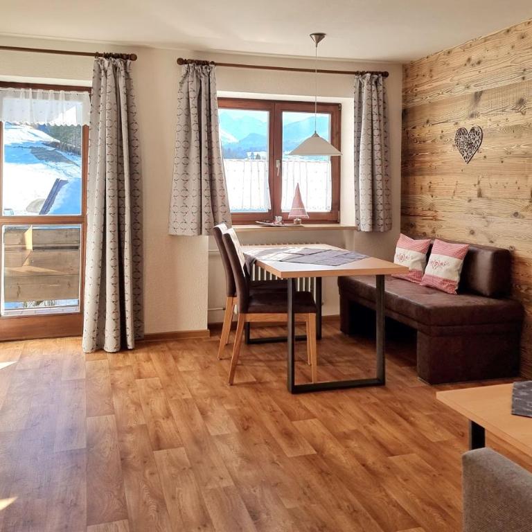 Gschwenderhaus Ferienwohnungen - Apartment mit 1 Schlafzimmer und Balkon - 2