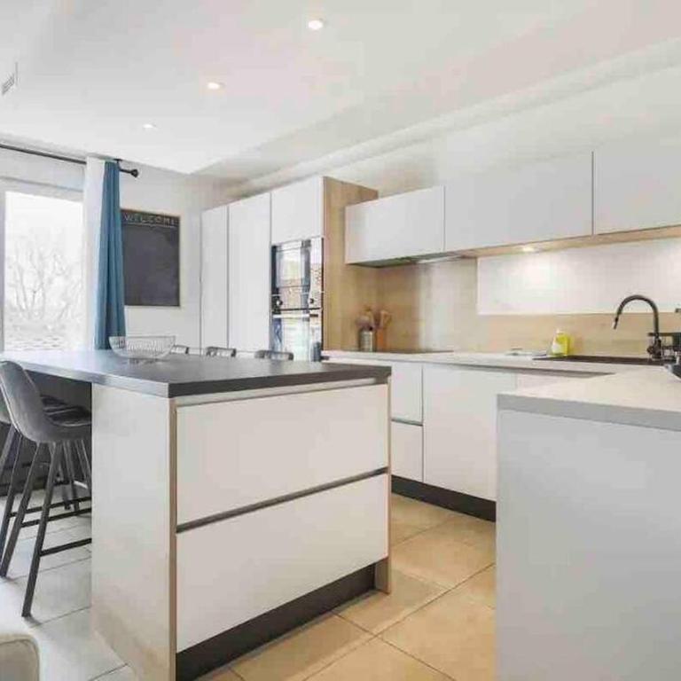 Q&R Renting - Suites Design Modernes et Luxueuses- Confort Parking AC Mer - Appartement 2 Chambres - 7