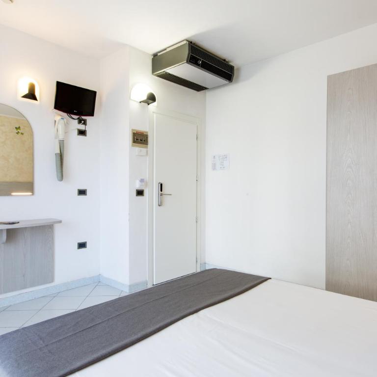 Hotel Marzia con Piscina - Double Room - 3