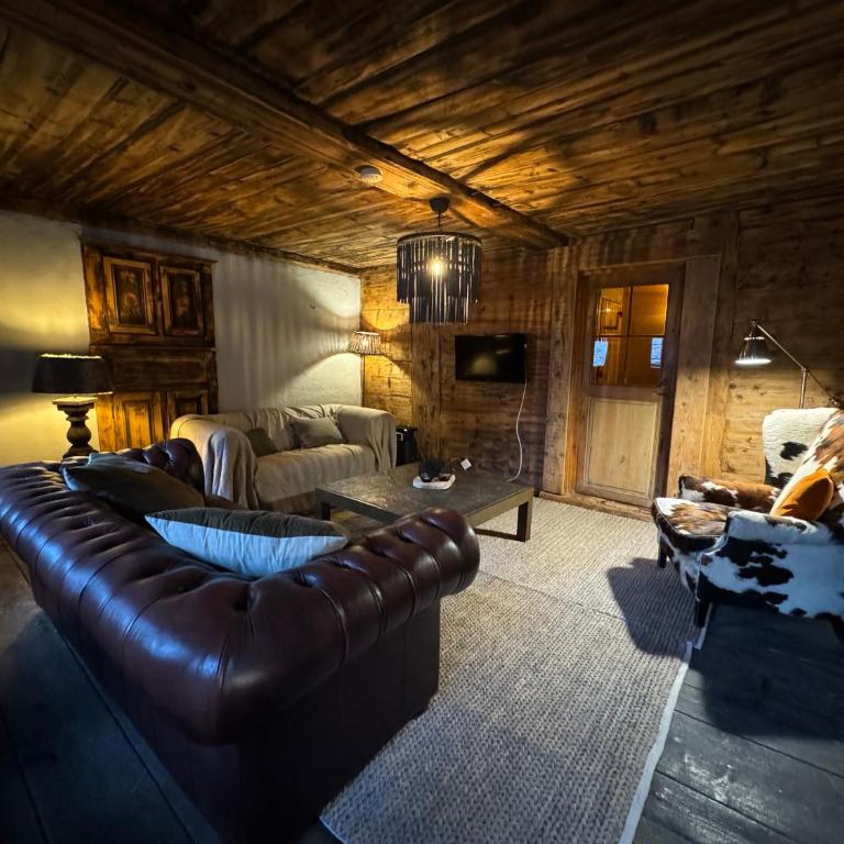 Warm and Stylish Boutique Lodge L'Etoile de Savoie - Chalet 3 Chambres - 6