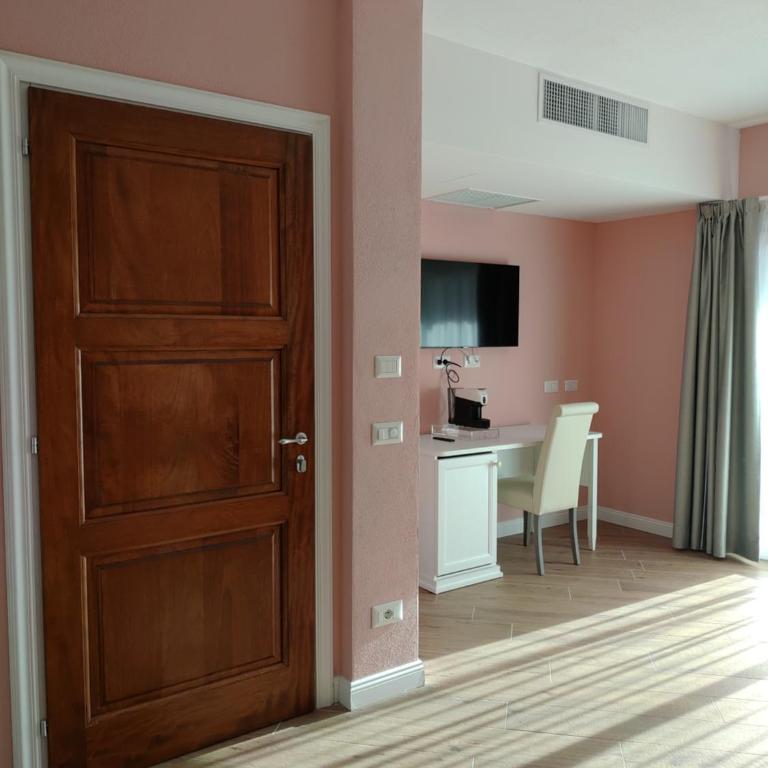 RMaison Luxury Suites Olbia - Double Room with Terrace - 7